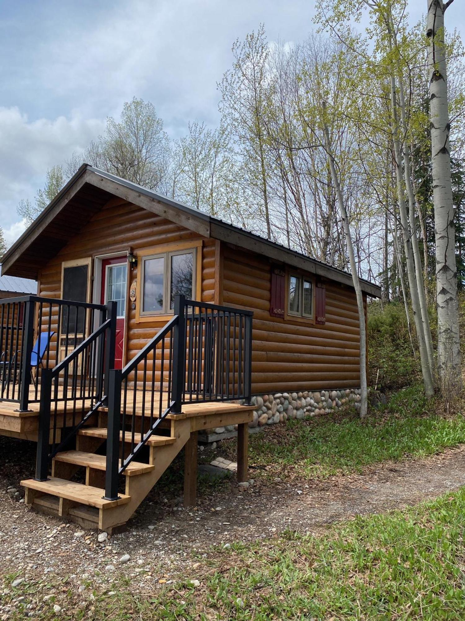 Rocky Mountain Cabins And Home Golden Bagian luar foto