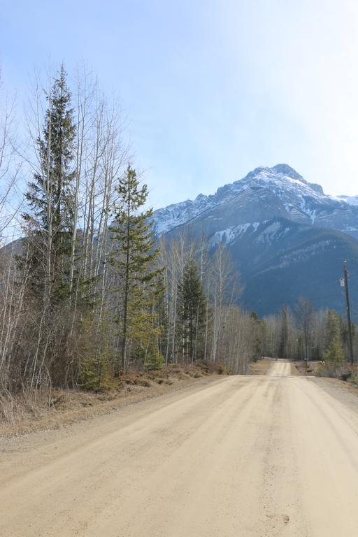 Rocky Mountain Cabins And Home Golden Bagian luar foto